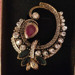 Brooches NWOT  green and red rhinestones